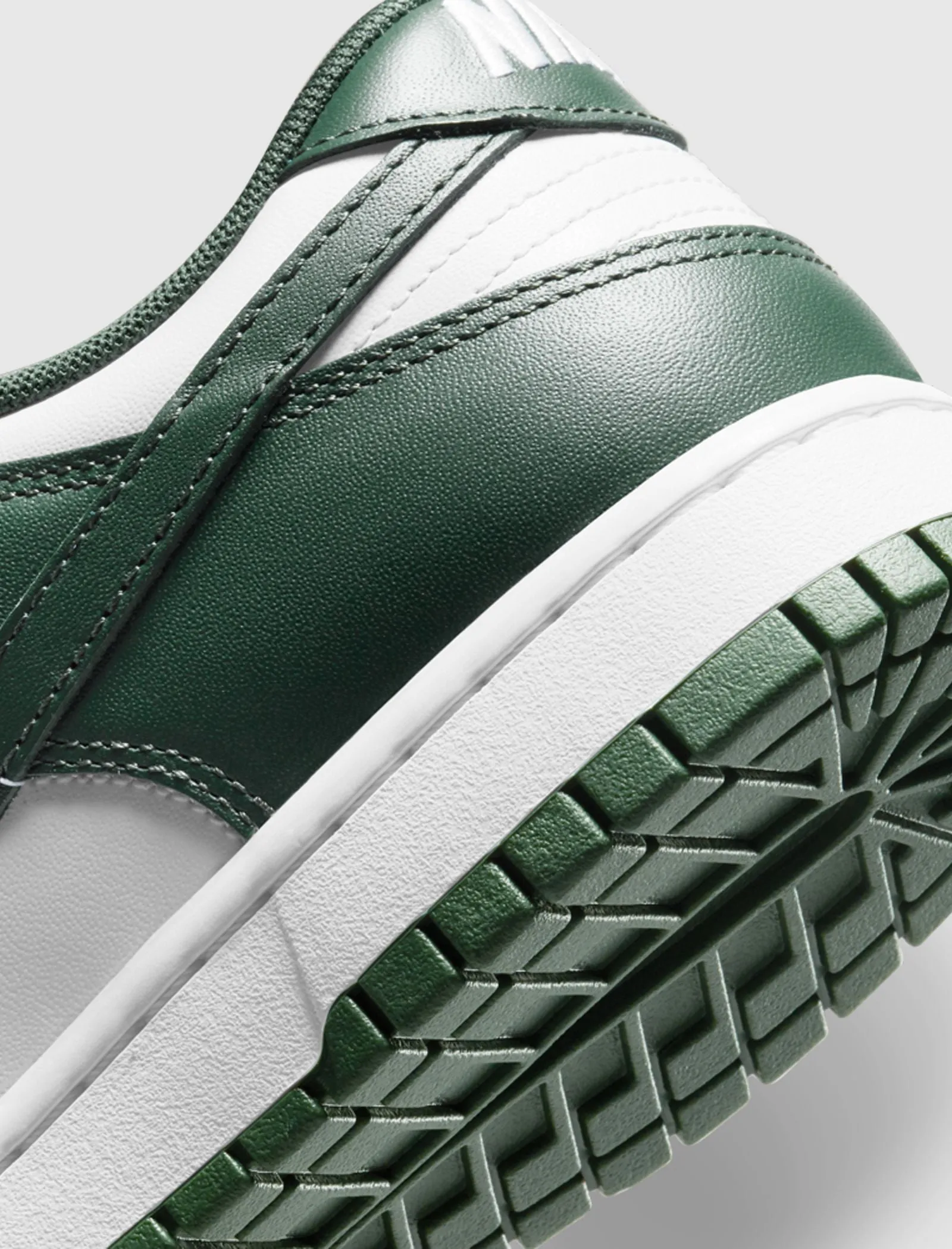 DUNK LOW "MICHIGAN STATE"